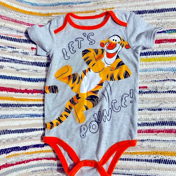 💛Winnie the Pooh tigger onesie - Picture 3 of 11